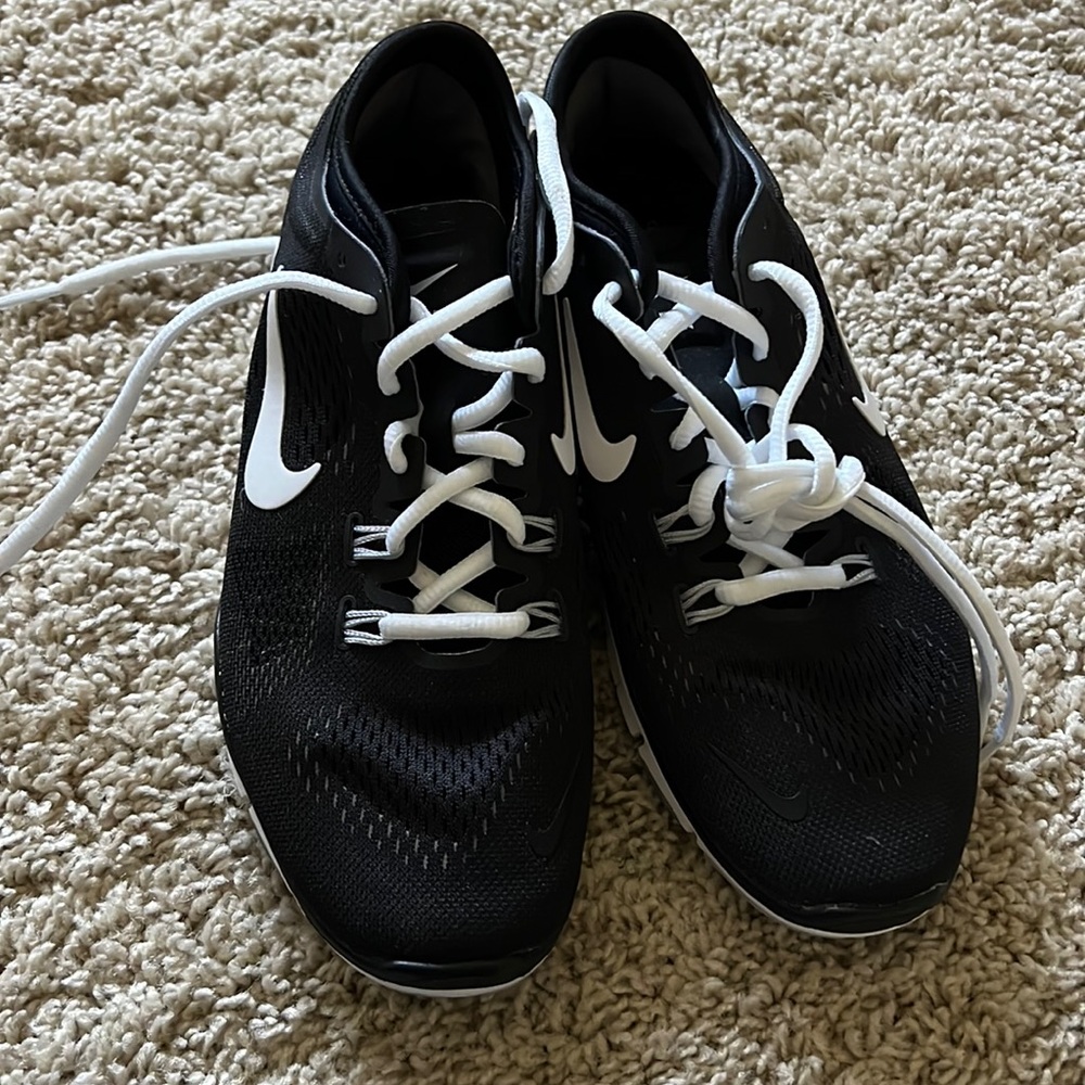 NWOT never been worn Nike Sneakers